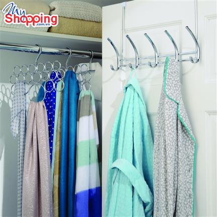 Phong thủy xấu khi treo quần áo sau cửa phòng ngủ?